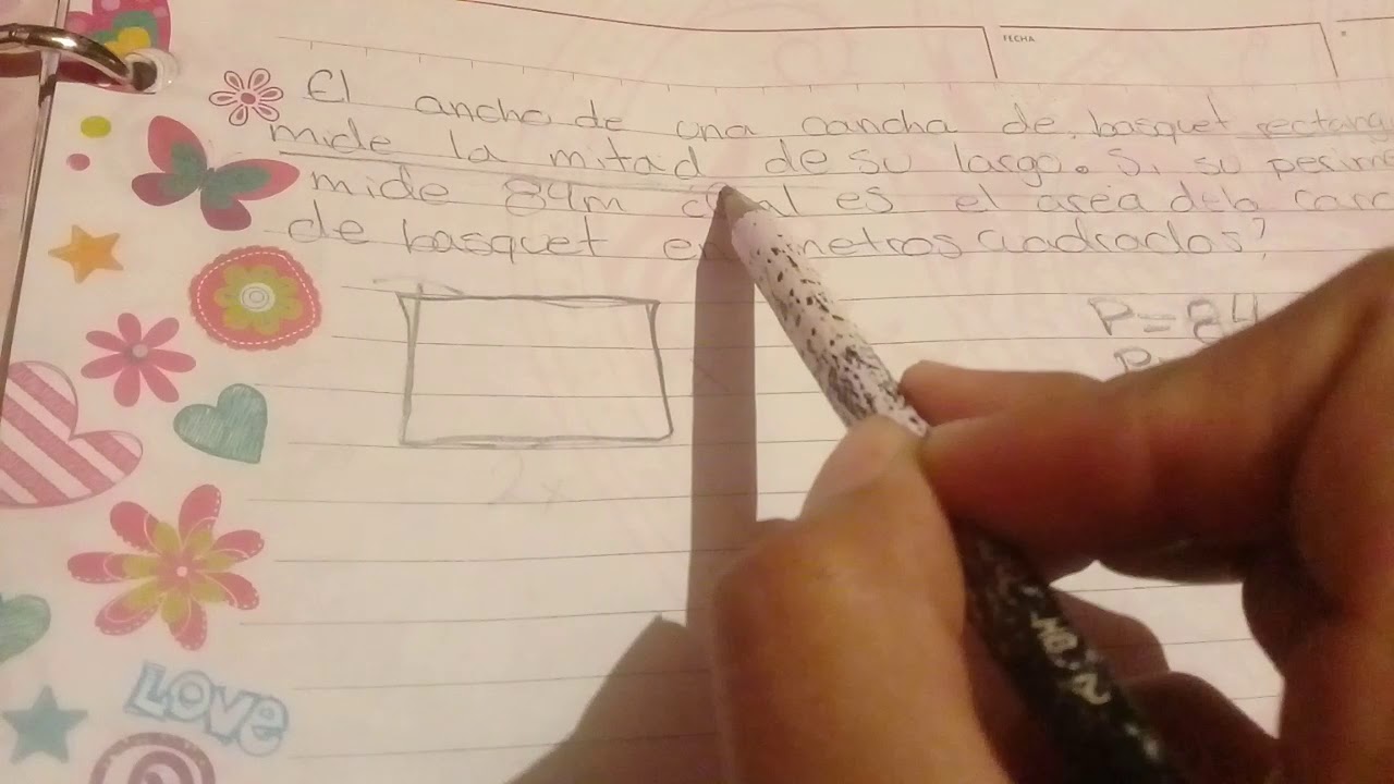 Área de una cancha de básquetbol: 420