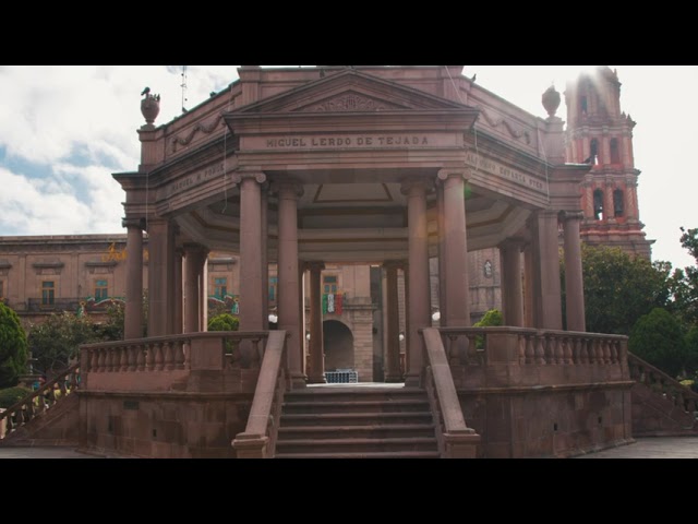 Explora el Edificio de la Universidad en San Luis Potosí